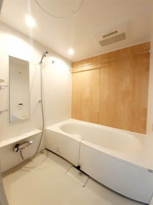 【浴室】 | ルミエールⅤ | 落ち着いた空間のお風呂です