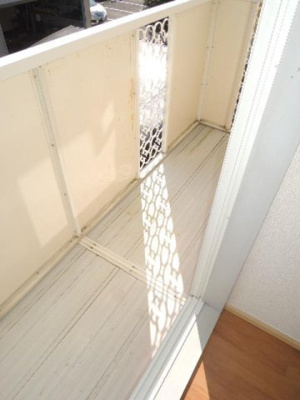 【バルコニー】 | ニューシティ大箸 | 外からの目が気にならないバルコニーで洗濯物が干せます