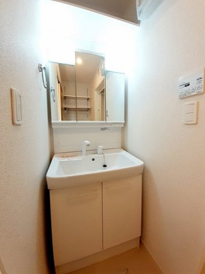 【洗面所】 | グリーンハイツ | 広い洗面スペース