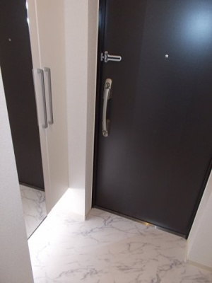 【玄関】 | プロスペリテ | 明るい玄関です