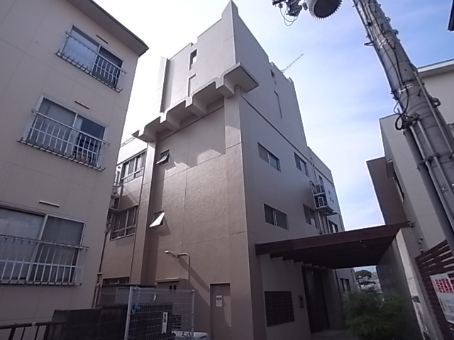 オーティス富雄の外観
