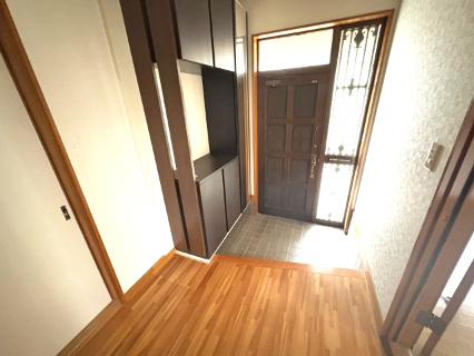 比企郡嵐山町平澤　中古戸建の玄関