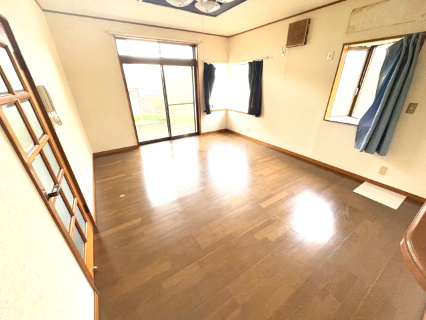 比企郡嵐山町平澤　中古戸建の居間・リビング