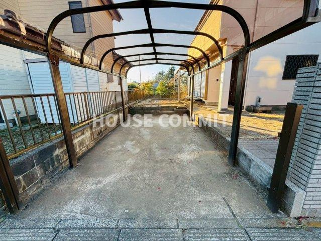 七栄　中古戸建の駐車場