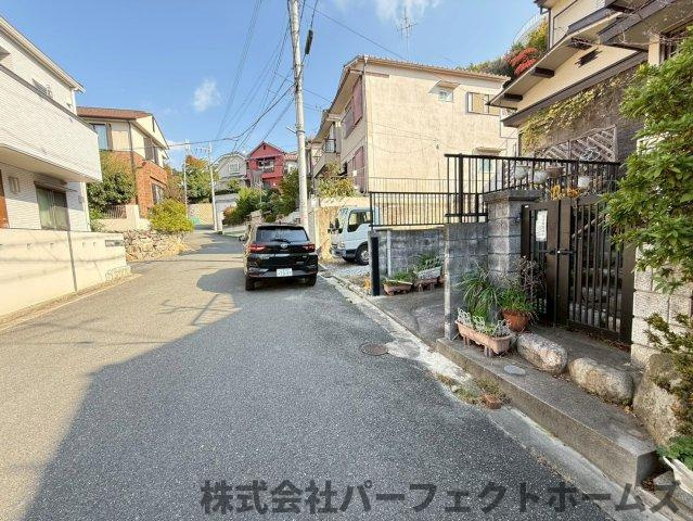 寝屋川市成田南町中古戸建の前面道路含む現地写真