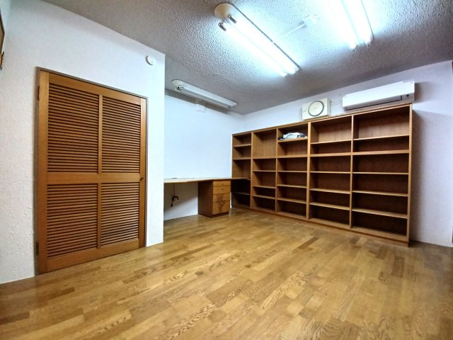 山王２丁目２２８戸建の洋室|地下室