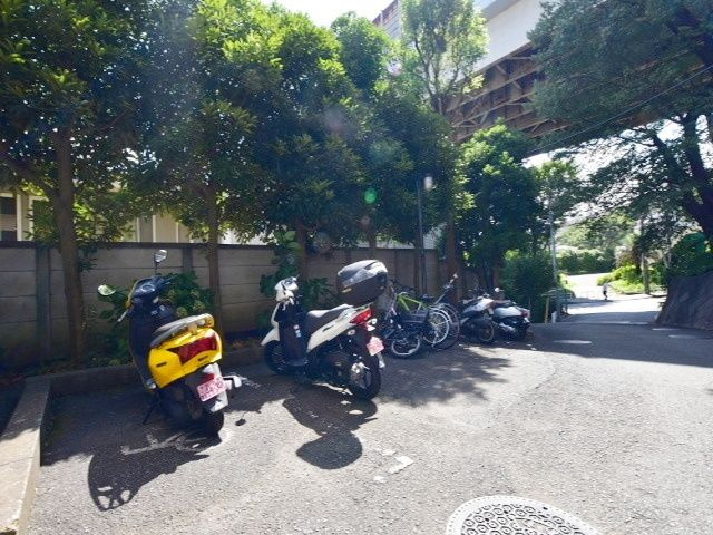 弘明寺パークコートの駐車場