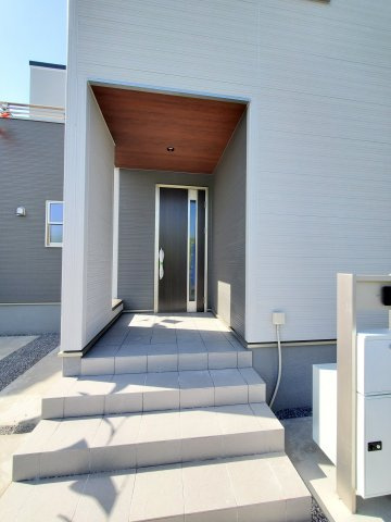 三郷市　彦糸1丁目　新築戸建　全6棟の玄関|施工例です