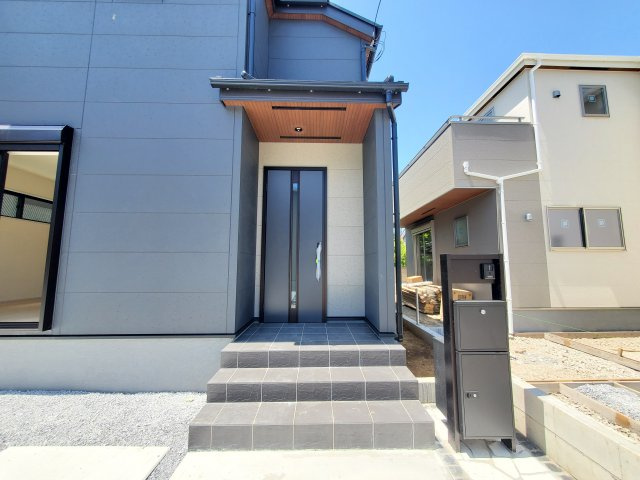 三郷市　彦糸1丁目　新築戸建　全6棟の玄関|施工例です