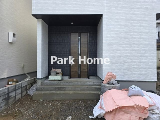 高知市福井東町 -3期2棟1-　新築戸建ての玄関|1号地　2026.3月：建築中