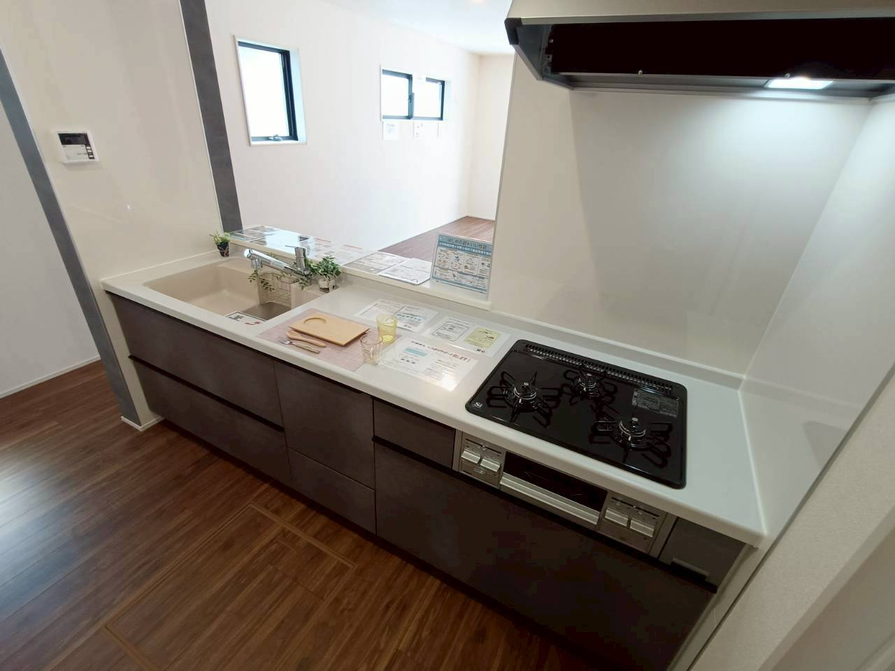 三郷市　彦糸1丁目　新築戸建　全6棟のキッチン|キッチンでお料理をお楽しみください