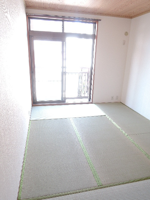 シティハイム　ヒロセＣの居間・リビング|憩いの和室６帖