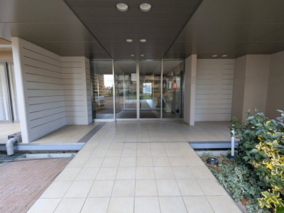 【エントランス】 | ジオ彩都のぞみ丘ガーデンコートB棟 | ■阪急阪神不動産のマンションブランド「ジオシリーズ」。竹中工務店施工の「免震構造マンション」です