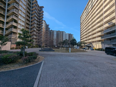 【外観】 | ジオ彩都のぞみ丘ガーデンコートB棟 | ■阪急阪神不動産のマンションブランド「ジオシリーズ」。竹中工務店施工の「免震構造マンション」です