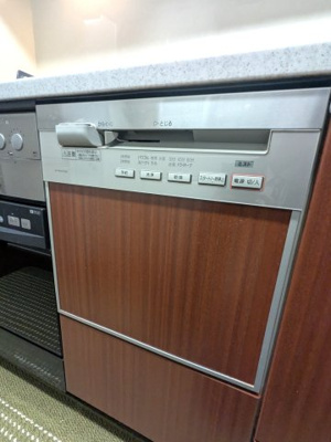 【キッチン】 | ジオ彩都のぞみ丘ガーデンコートB棟 | ■システムキッチン・食器洗い乾燥機付き
■ディスポーザー（2023年に交換されています）■平成25年4月にクロス貼替・ウォシュレット交換・ガス台オーブン交換済