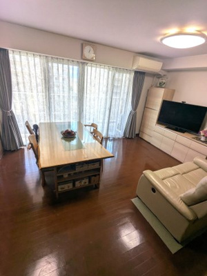 【居間・リビング】 | ジオ彩都のぞみ丘ガーデンコートB棟 | ■陽当たり・眺望の良い床暖房付きの約17.2帖のLDK