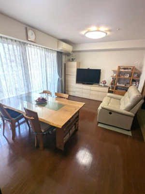 【居間・リビング】 | ジオ彩都のぞみ丘ガーデンコートB棟 | ■陽当たり・眺望の良い床暖房付きの約17.2帖のLDK