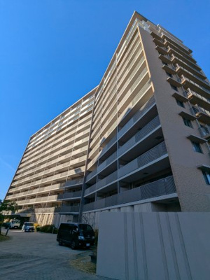 【外観】 | ジオ彩都のぞみ丘ガーデンコートB棟 | ■東南向き・陽当たり・通風・眺望良好■室内たいへん綺麗にお使いです♪■大阪モノレール彩都西駅徒歩6分■平成19年10月建築■ペット飼育可（規約制限あり）■専有面積／97.39m2■トランクルームあり