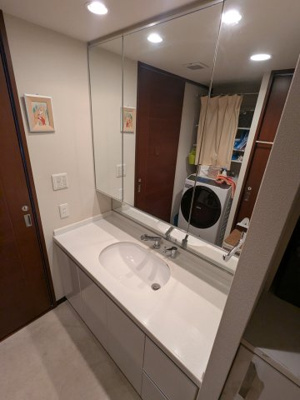 【洗面所】 | ジオ彩都のぞみ丘ガーデンコートB棟 | ■洗面化粧台（洗面横に収納棚があります）