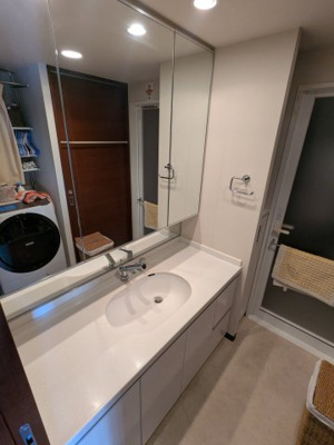  | ジオ彩都のぞみ丘ガーデンコートB棟 | ■洗面化粧台（洗面横に収納棚があります）