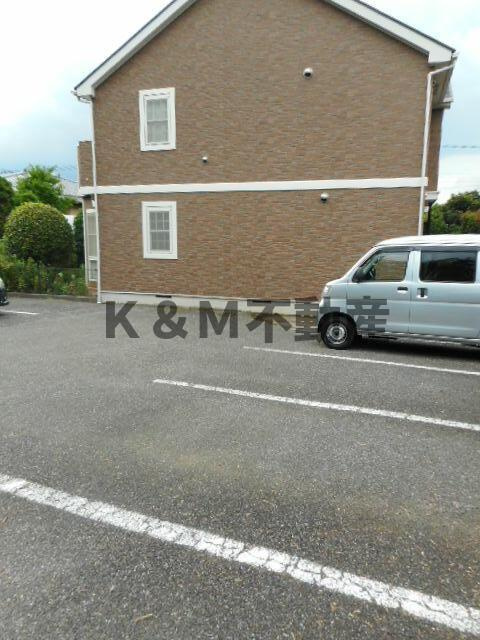 ドゥ・ジャルダンの駐車場|駐車スペースもあります