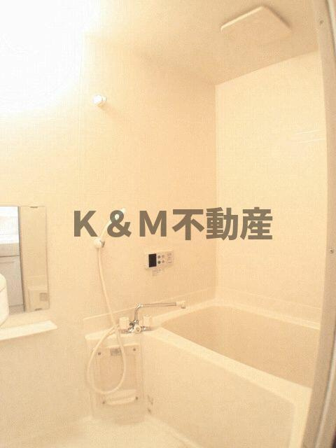 ドゥ・ジャルダンの浴室|落ち着いた空間のお風呂です