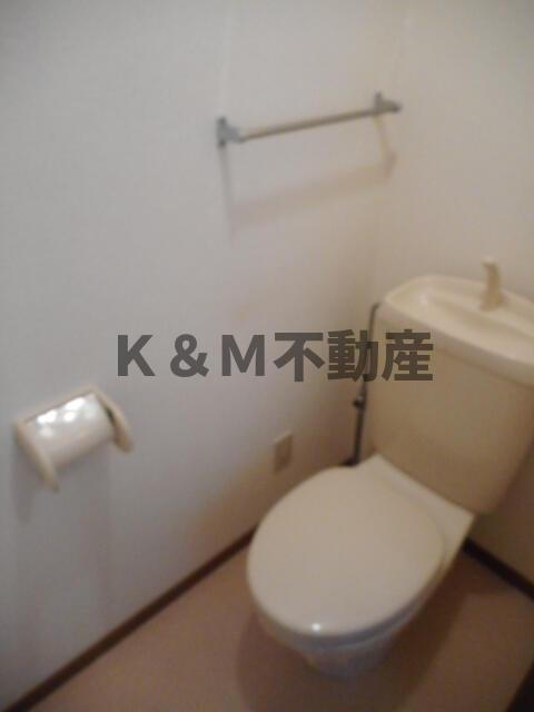 ドゥ・ジャルダンのトイレ|落ち着いた色調のトイレです