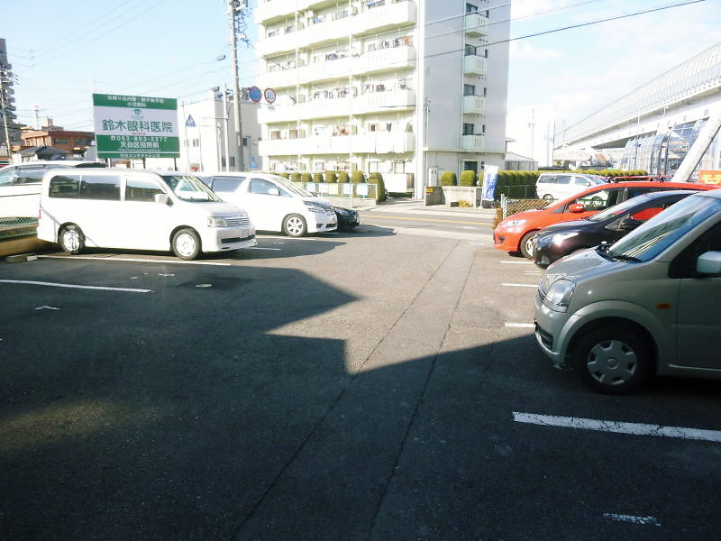 エステート藤薮の駐車場