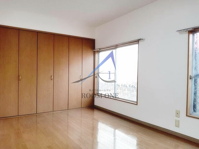 ヴィラ三條の居間・リビング|洋室のお部屋です。