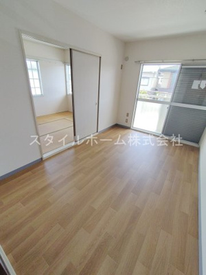 【居間・リビング】 | タウニィ吉川A | イメージ写真です。