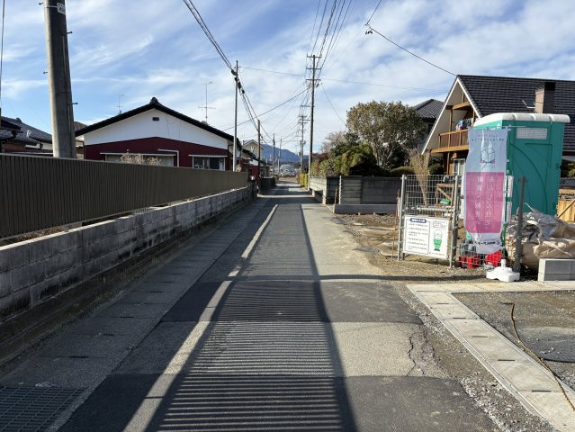 錦町御宝殿 新築一戸建ての前面道路含む現地写真