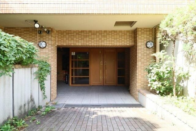 ラ・フォルム神楽坂のエントランス