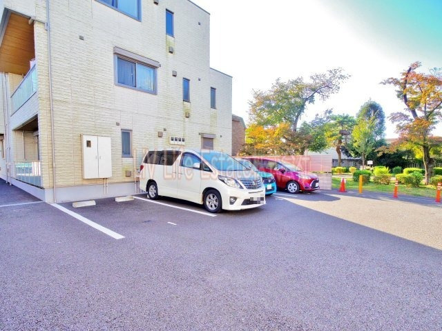 ヴィラフォーシーズンズの駐車場