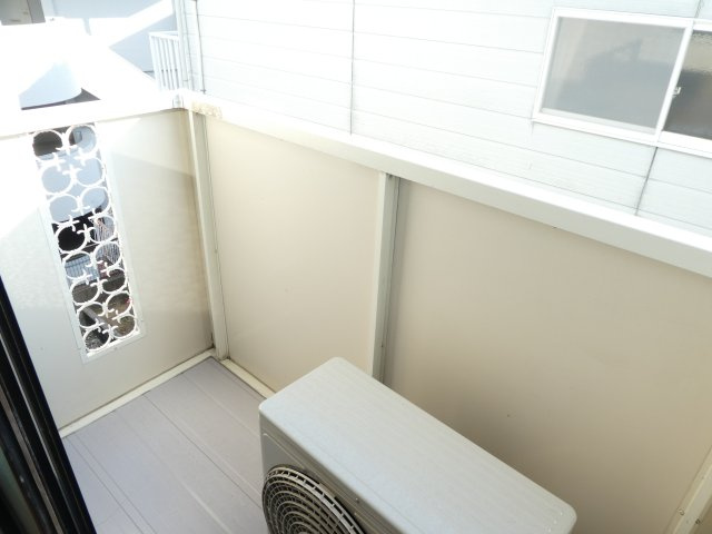 鶴居荘A棟のバルコニー