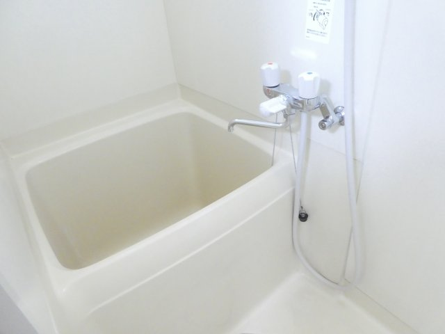 鶴居荘A棟の浴室