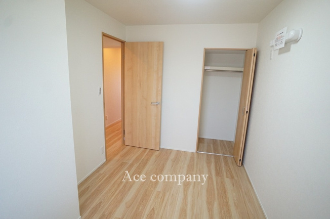 【子供部屋】 | ハイム鴻池 | 【洋室4.8帖】クローゼット完備です♪