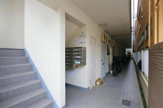 サザンパレス西日暮里のエントランス