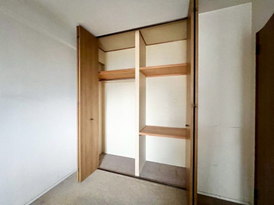 【収納】 | レックスガーデン堺東 | クローゼットにはハンガーパイプが付いているので、洋服も綺麗に収納できますね！