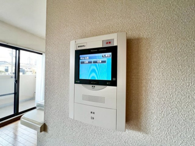 【防犯設備】 | レックスガーデン堺東 | ＴＶモニター付きインターホンですので、突然の来客時にも外の様子が確認できて安心です♪