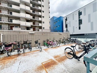 【駐輪場】 | レックスガーデン堺東 | 駐輪場に屋根があるので、雨の日に自転車が濡れにくく嬉しいですね！