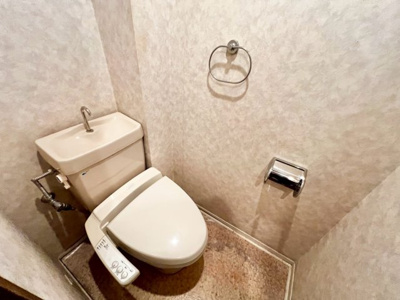 【トイレ】 | レックスガーデン堺東 | 【トイレ】温水洗浄便座ですので、寒い日も温かい便座で安心して使用していただけますよ