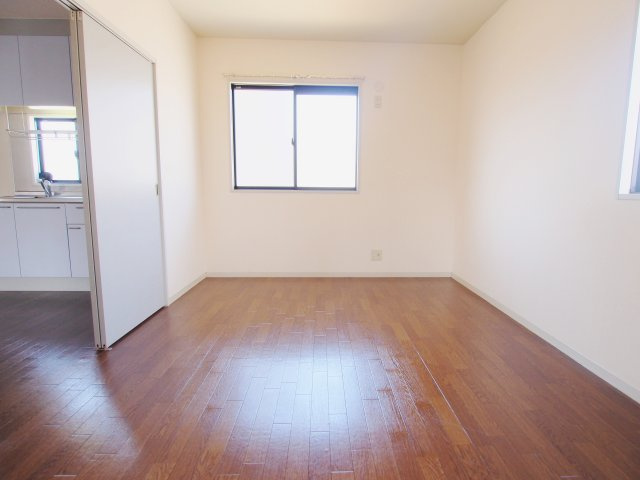 フォーレス日の出 Aの洋室