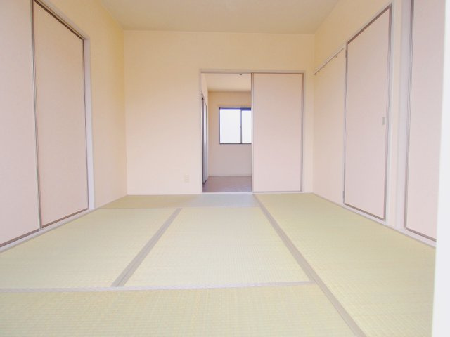 フォーレス日の出 Aの和室