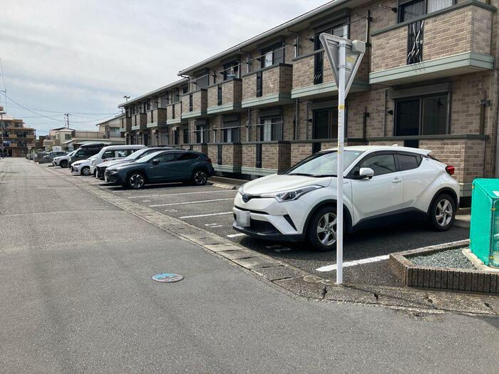 アムール・ルミエール　Ｂの駐車場