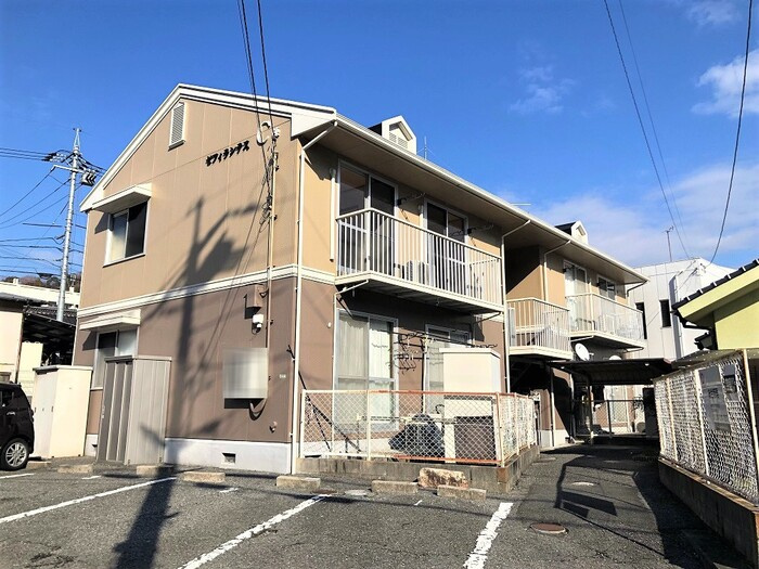 ゼフィランテスC棟の外観