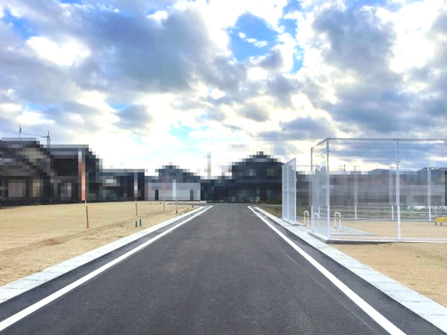 大津市本堅田2丁目分譲地（24号地）の前面道路含む現地写真