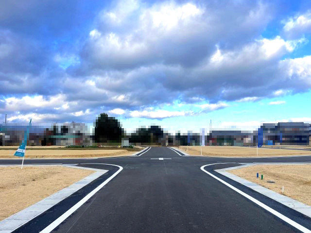 大津市本堅田2丁目分譲地（24号地）の前面道路含む現地写真