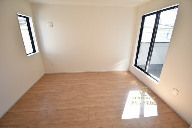 Grace　日立市東大沼町　1期 　限定1棟！の玄関|採光バッチリ・通風良好です。
たっぷり差し込む陽光がお部屋を明るく照らします！