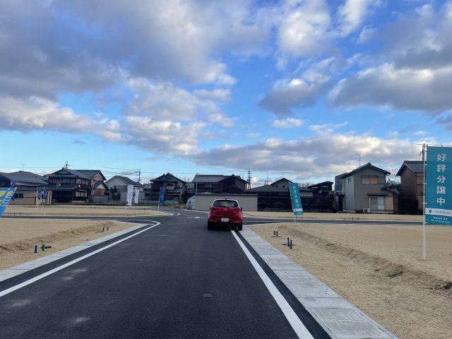大津市本堅田2丁目分譲地（23号地）の前面道路含む現地写真