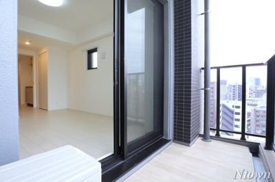 【バルコニー】 | メイクス新栄 | 暖かな日差しのふりそそぐバルコニー